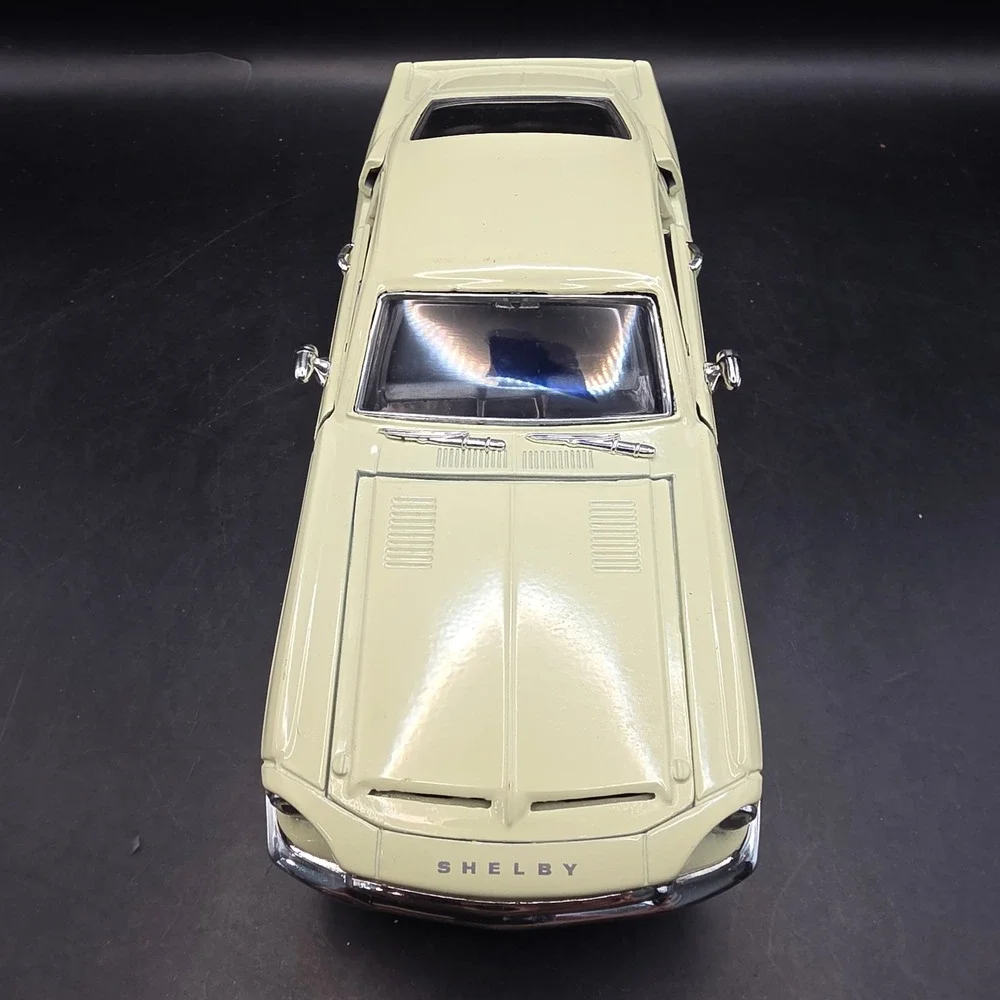 Shelby GT500KR Diecast Model Car 1/24 Cream 1968 Cobra Jet 428 Sunnyside